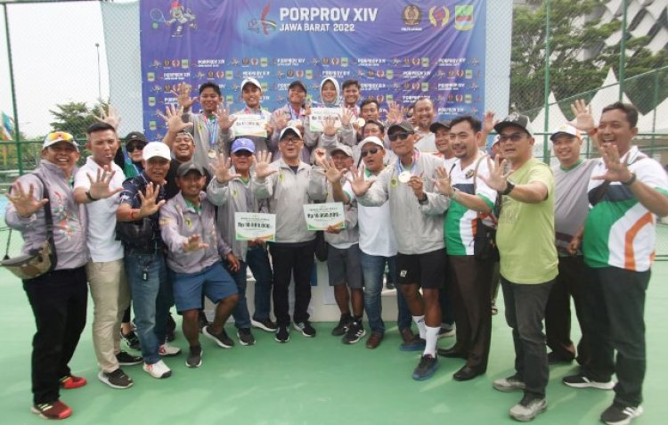 Cabor Tenis Kab Bogor Borong Medali Emas Porprov XIV Jabar 2022, Iwan Setiawan Kalungkan Medali
