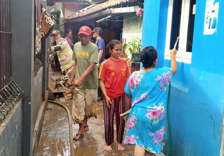 Banjir Bandang Terjang Kampung Ciseah Mekar Kutawaringin, Ratusan Rumah Warga Terendam