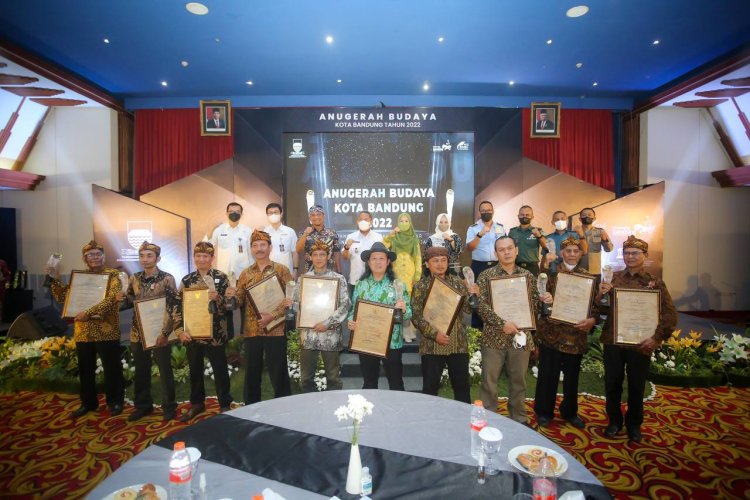 Pemkot Bandung Berikan Anugerah 10 Budayawan di Ajang Anugerah Budaya Kota Bandung 2022