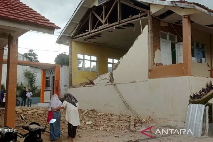 Pegawai Bapenda Jabar dan Samsat Bantu  Korban Gempa Cianjur