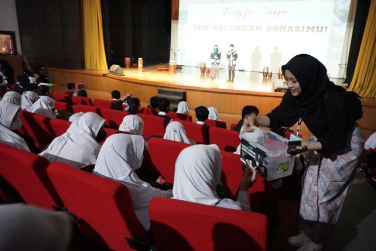 FOTO: Siswa SMP Darul Hikam Galang Dana untuk Korban Gempa Cianjur
