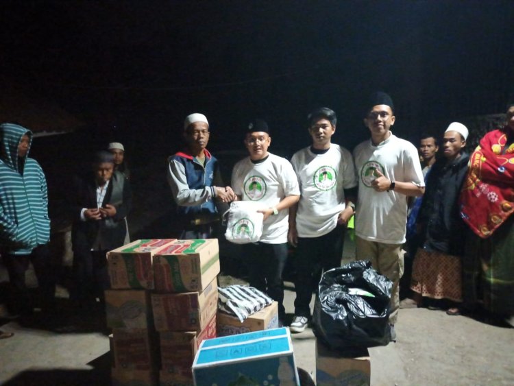 Santri Dukung Ganjar Bantu Korban Gempa Cianjur, dari Bersihkan Masjid dan Rumah hingga Distribusi Sembako