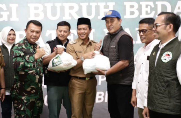 21 Ribu Buruh Kabupaten Bandung Mendapatkan Bantuan Paket Sembako dari Pemkab Bandung