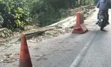 Jalan Kolmas Cisarua Kembali Longsor, Warga: Titiknya Masih Sama