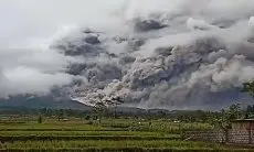 Gunung Semeru Hingga Kini Masih Semburkan Awan Panas