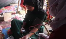 Bersama JQR, Relawan Paramedis Berjuang di Kandang Kambing Hingga Tangani Warga Melahirkan