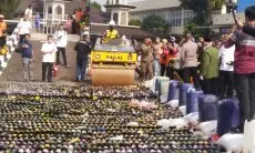 Polres Cimahi Musnahkan Ribuan Botol Minuman Keras dan Narkotika Hasil Sitaan