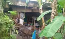 Seorang Pria di Kutawaringin Bandung Terpaksa Tinggal di Kolong Jembatan