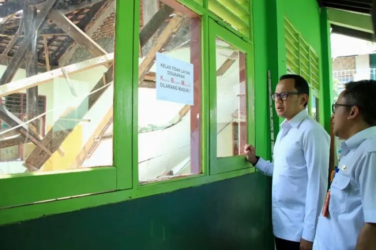 Pemkot Anggarkan Perbaikan Ruang Atap Sekolah Ambruk