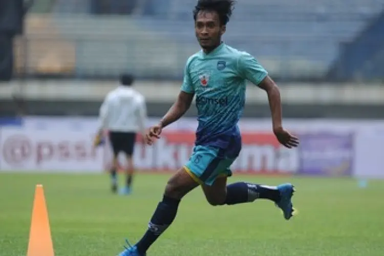 Ini Cara Robi Darwis Tingkatkan Kemampuan di Persib Bandung