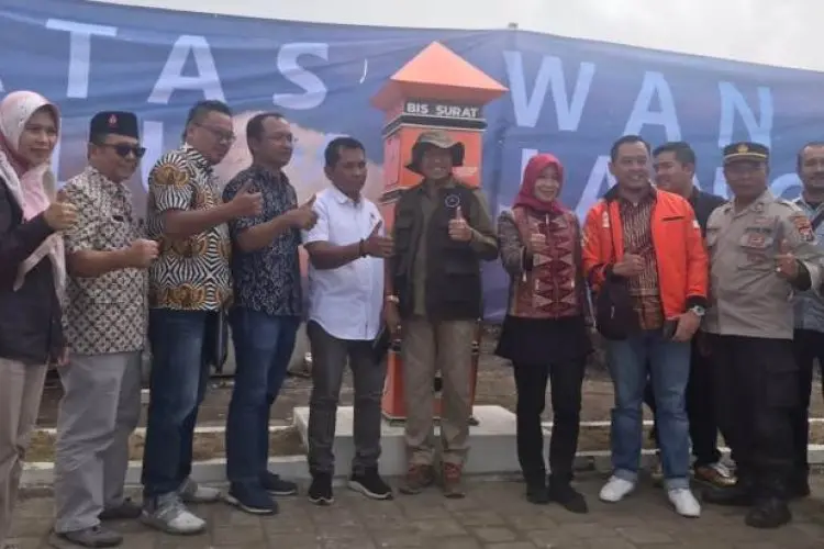 Di Puncak Bromo, PosAja! Dirikan Bis Surat di Ketinggian 2.900 MDPL 