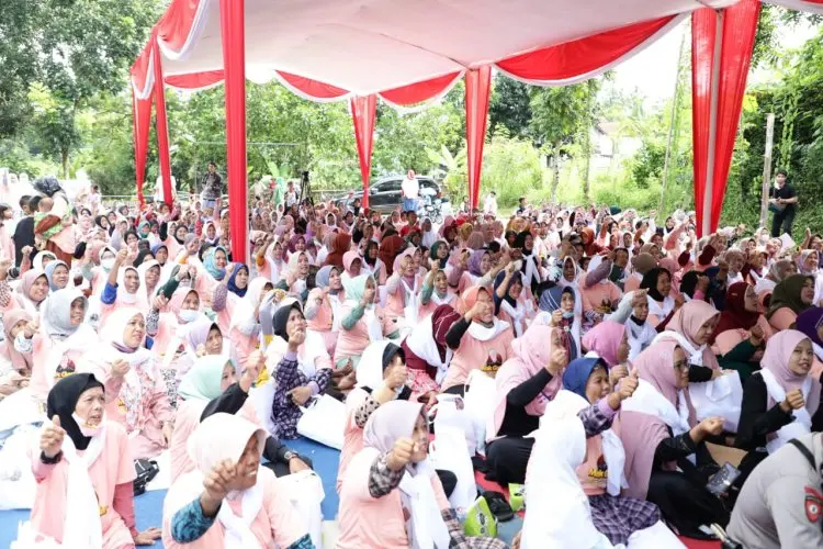 Cara Ganjar Entaskan Kemiskinan, Bikin Emak-emak Kepincut