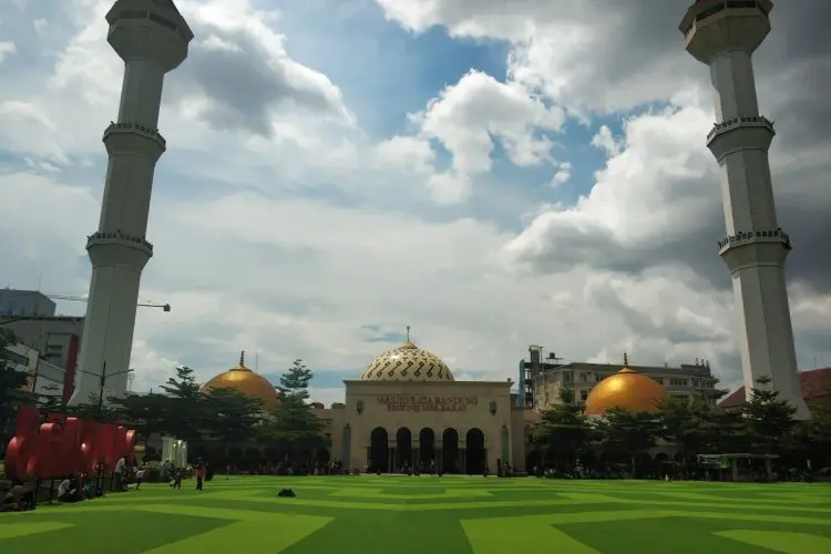 Alun-alun Bandung Masih Ditutup Saat Malam Tahun Baru