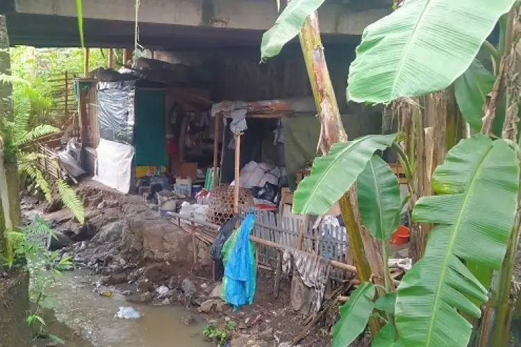 Ada Warganya Tinggal di Kolong Jembatan, Dewan Minta Pemkab Bandung Lebih Perhatian