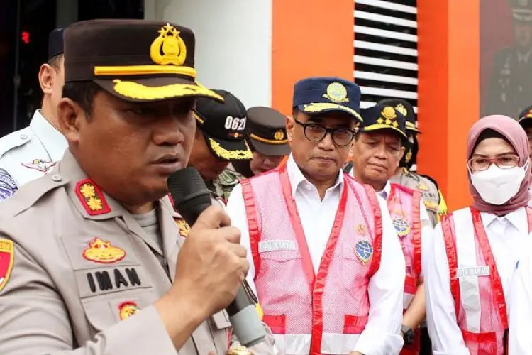 Arus Kendaraan Menuju Kawasan Puncak Meningkat Jelang Malam Tahun Baru