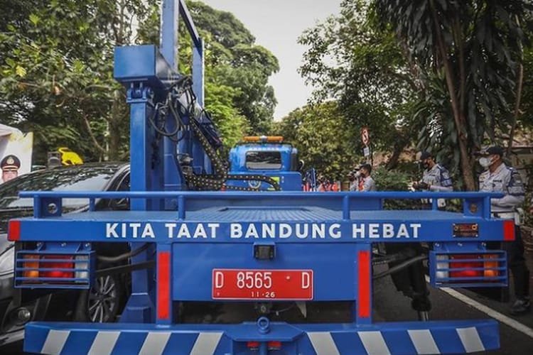Dishub Kota Bandung Berlakukan Pembayaran Denda Derek Non Tunai