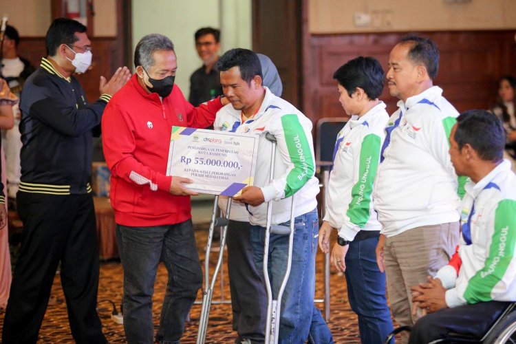 Pemkot Bandung Kucurkan Uang Kadeudeuh Rp52 Miliar bagi Insan Olahraga