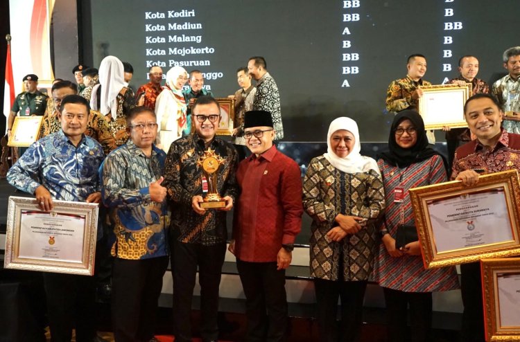 Wali Kota Bandung Raih Penghargaan Adicita Sewaka Pertiwi dari Kementerian PANRB