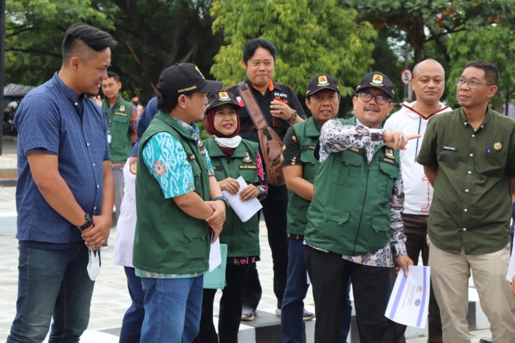 Nilainya mendekati Satu Miliar Rupiah, Bupati Cirebon Soroti Proyek Shelter PKL