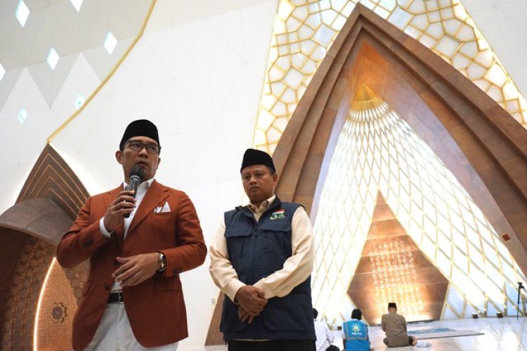 FOTO: Gubernur Tinjau Masjid Raya Al-Jabbar Sebelum Diresmikan