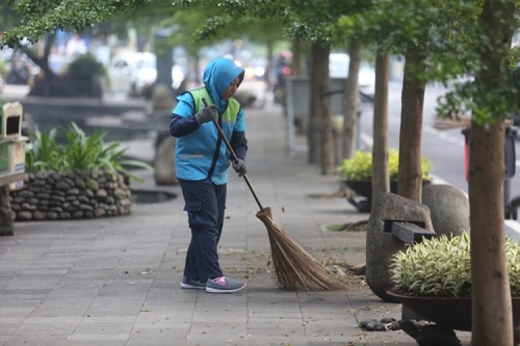 Libur Nataru, DLHK Kota Bandung Terjunkan 427 Petugas Kebersihan