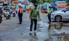 Bima Arya Tinjau Jalan Berlubang di Tajur, PUPR Gerak Cepat Lakukan Perbaikan