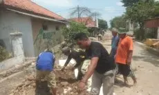 Lima Tahun Jalan Tidak Diperbaiki, Warga Desa Protes DPUPR Kabupaten Cirebon
