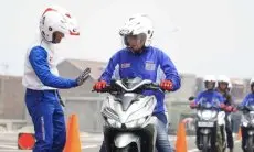 Inilah Tips Pengendara Motor Perempuan agar Selalu Aman dan Nyaman di Jalan Raya