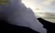 Gunung Marapi di Sumatera Barat Erupsi, Lontarkan Abu Vukanik Setinggi 800 Meter