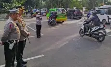 Begini Saat Kapolresta Ikut Atur Lalu Lintas di Sebrang Istana Bogor