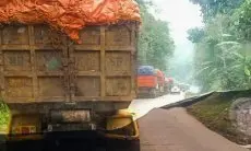 Truk Pengangkut Sampah ke TPAS Sarimukti Mengular, UPT Kebersihan KBB: Sudah Satu Minggu
