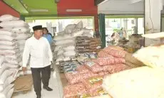 Wagub Uu Ruzhanul Cek Pabrik Jajanan Anak di Ciamis