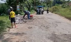 Jalan Akses Masuk Rusak Parah, Warga Perum ASI Ancam Gelar Demo