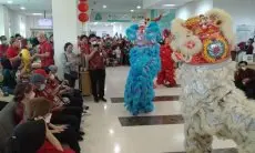 Rayakan Tahun Baru Imlek, RS Unggul Karsa Medika Gelar Pertunjukan Barongsai