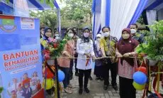 Kolaborasi SGM Eksplor dan Indomaret Distribusikan Bantuan Pendidikan dan Beasiswa