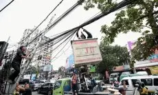 Pemkot Bandung Rapikan Sejumlah Kabel Melintang di Beberapa Titik