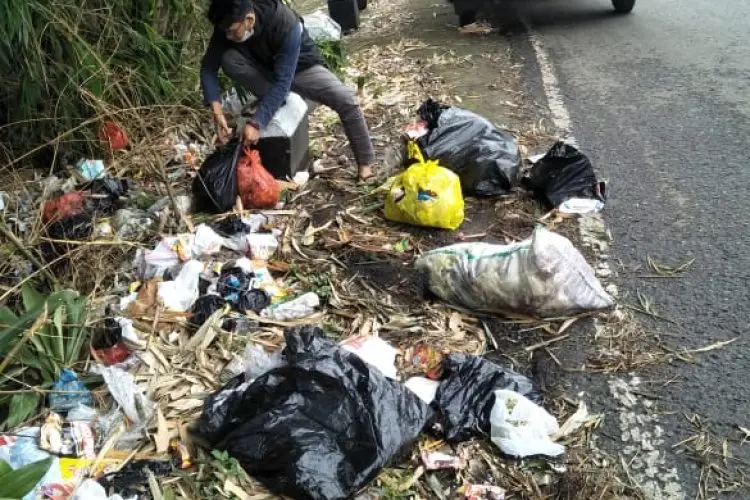 Kendala Sampah Menumpuk Usai Perayaan Malam Tahun Baru