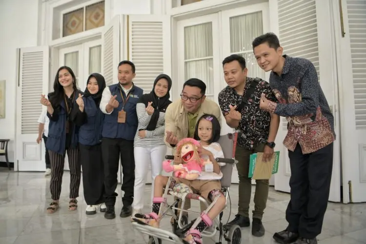 Ridwan Kamil Bantu Pengobatan Anak Penderita Kelumpuhan
