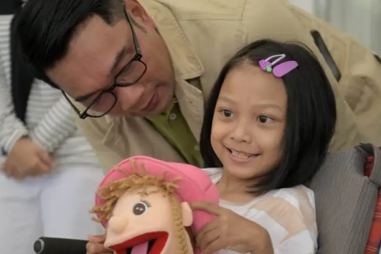 Ridwan Kamil Pastikan Terus Pantau Kesehatan Revalatisha Amalia Anak Penderita Kelumpuhan 