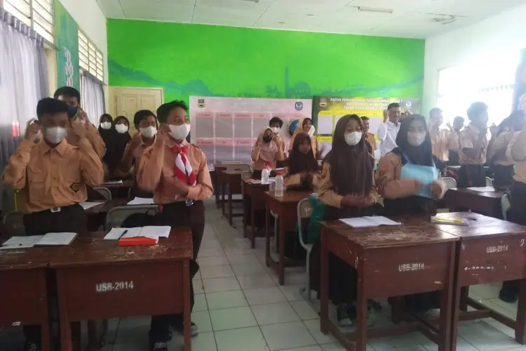 Meski PPKM Dicabut, Siswa SMPN 3 Ngamprah Tetap Konsisten Gunakan Masker