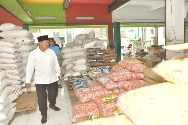 Wagub Uu Ruzhanul Cek Pabrik Jajanan Anak di Ciamis