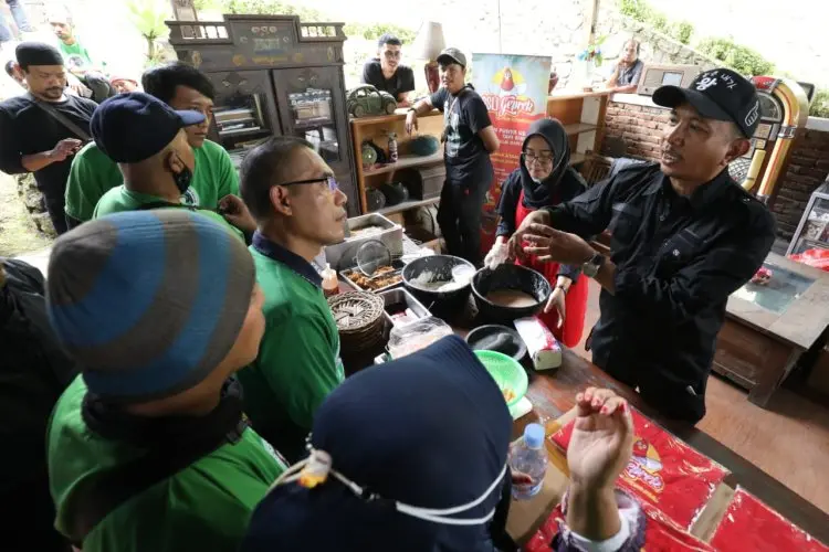 Latih Keterampilan Usaha Driver Ojol, Kajol Dukung Ganjar Gelar Coaching Clinic UMKM