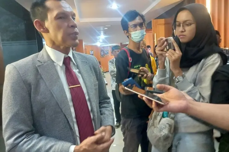 Misteri Dasi Merah Jaro Ade, Sinyal Pilkada Kabupaten Bogor 2024?