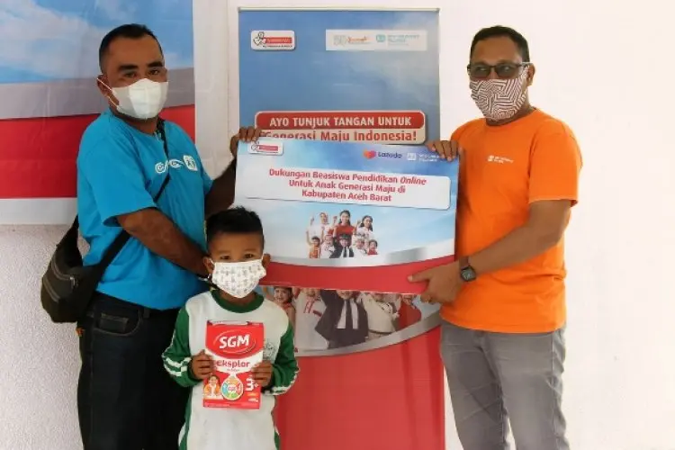 Kolaborasi SGM Eksplor dan Lazada Donasikan 200 Unit Laptop ke 11 Daerah