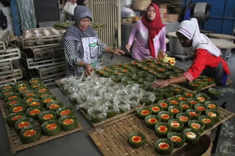 FOTO: Jelang Imlek Produksi Dodol Keranjang Meningkat