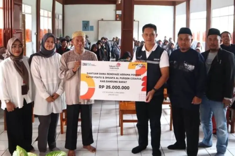Telkom Jabar Serahkan Bantuan Rp25 Juta bagi Pondok Pesantren Yatim dan Dhuafa Al Furqon di Cisarua KBB
