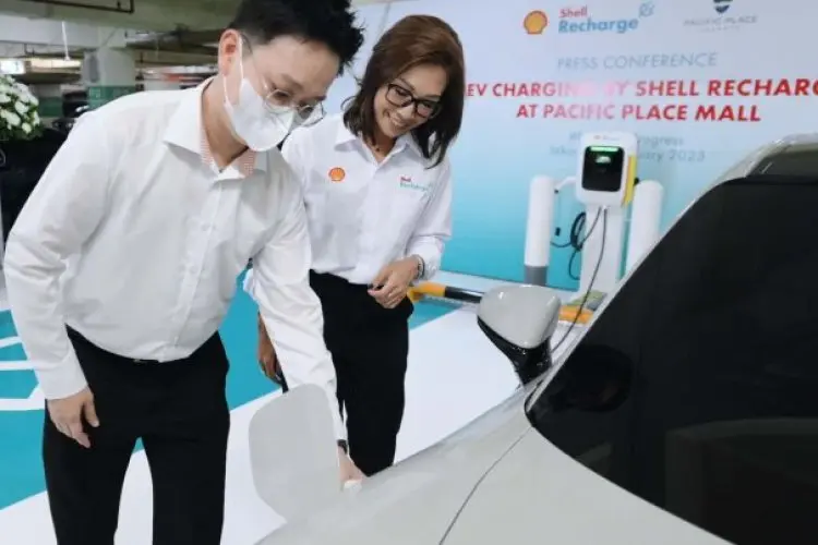 Shell Tanam SPKLU di Pusat Perbelanjaan Pacific Place Jakarta