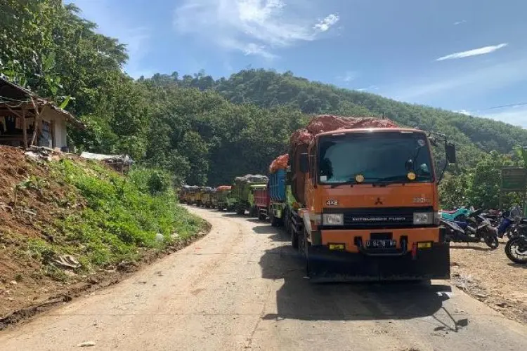 Kendala TPA Sarimukti Tak Kunjung Selesai, Sejumlah Sopir Truk Sampah Lakukan Aksi Demonstrasi 