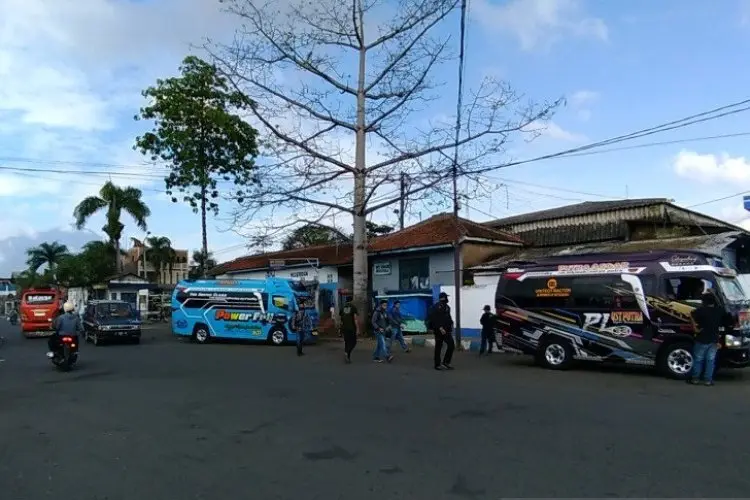 Dapat BBM subsidi Lebih Mudah, Ribuan Angkot di Garut Dipasang Barcode