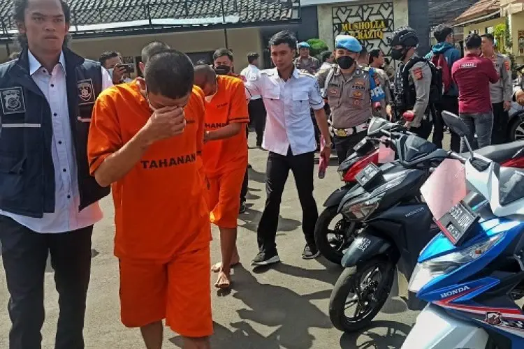 Gunakan Identitas Palsu, Tersangka AT Racik 'Obat Setelan' Selama Lima Tahun di Padalarang 